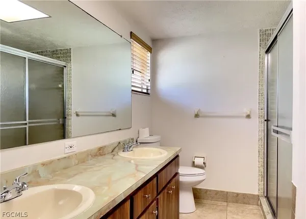 $1,799 | 922 Southeast 26th Terrace, Cape Coral, FL 33904