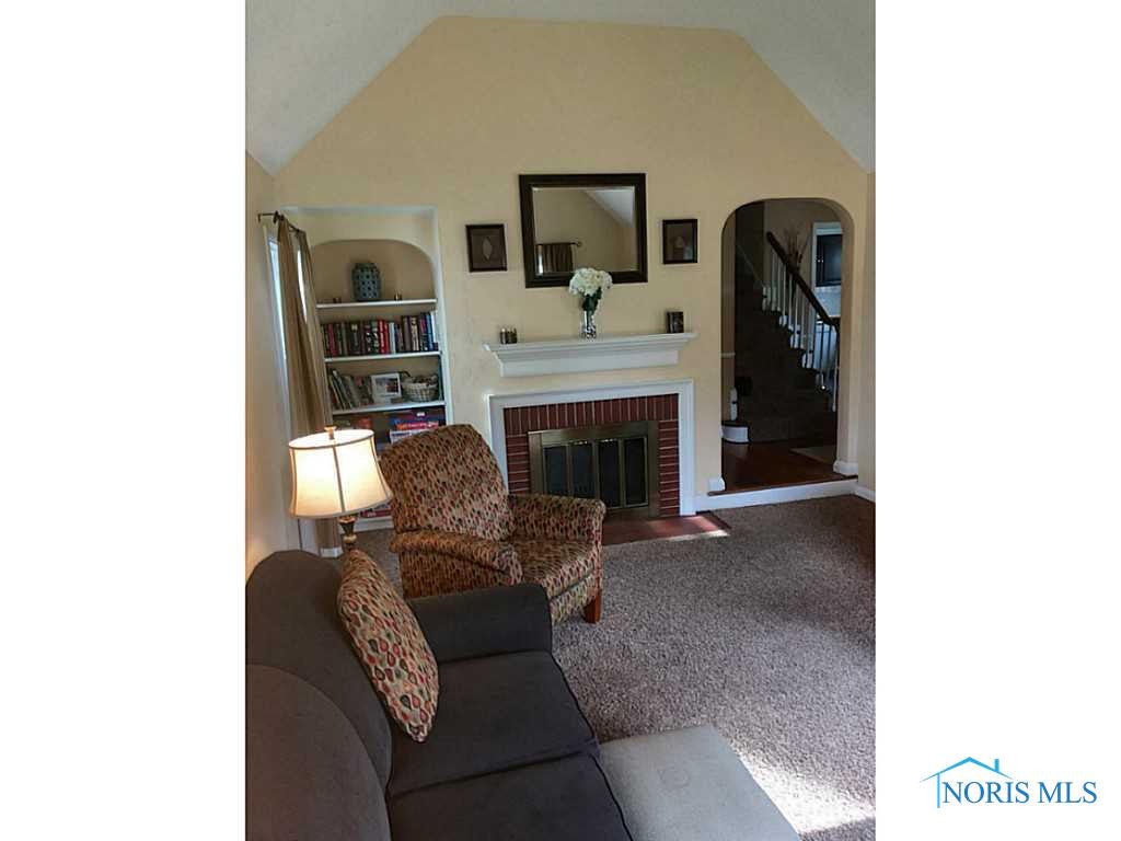 623 Waybridge Road Toledo, OH 43612 - Photo 14 of 20 Living Room.