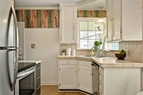 $299,000 | 5005 Sycamore Drive, Roeland Park, KS 66205