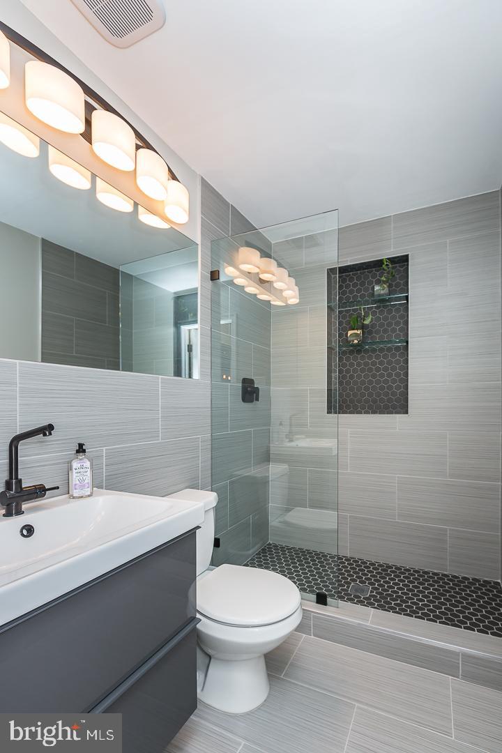 452 Colfax Road Havertown, PA 19083 - Photo 20 of 41 First Floor renovated Full Bath