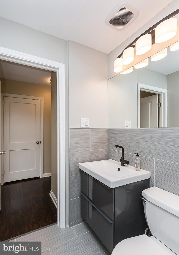 452 Colfax Road Havertown, PA 19083 - Photo 21 of 41 First Floor Renovated Full Bath
