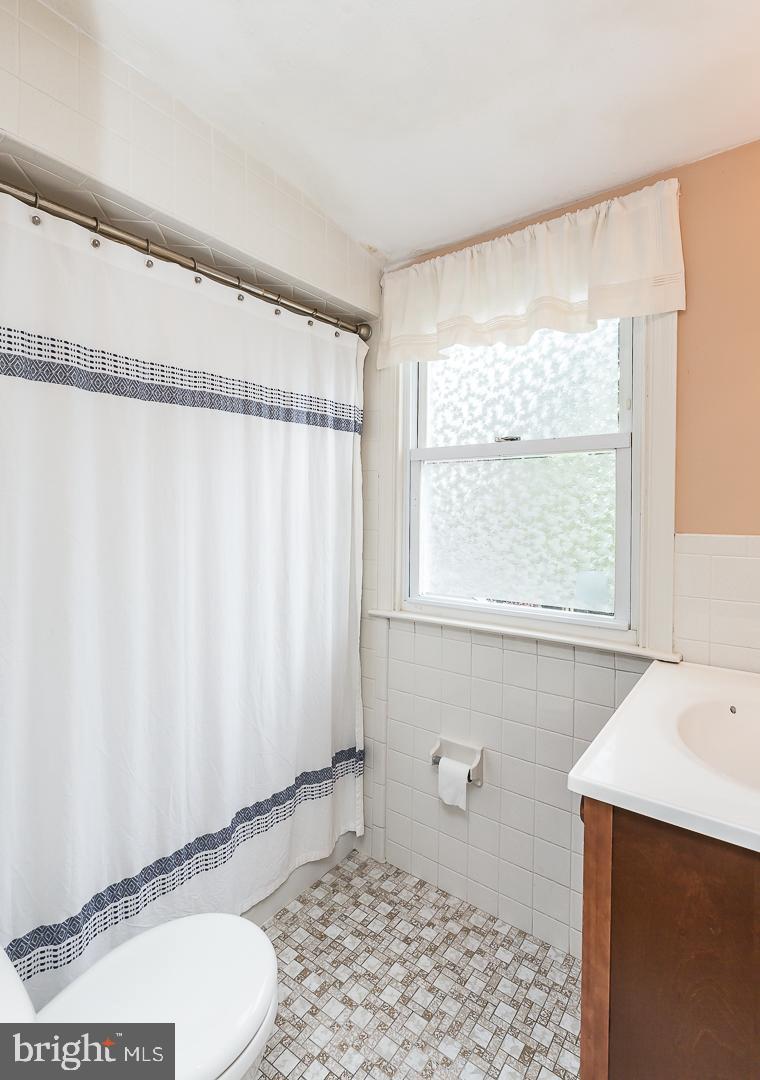 452 Colfax Road Havertown, PA 19083 - Photo 31 of 41 Full Hall Bath