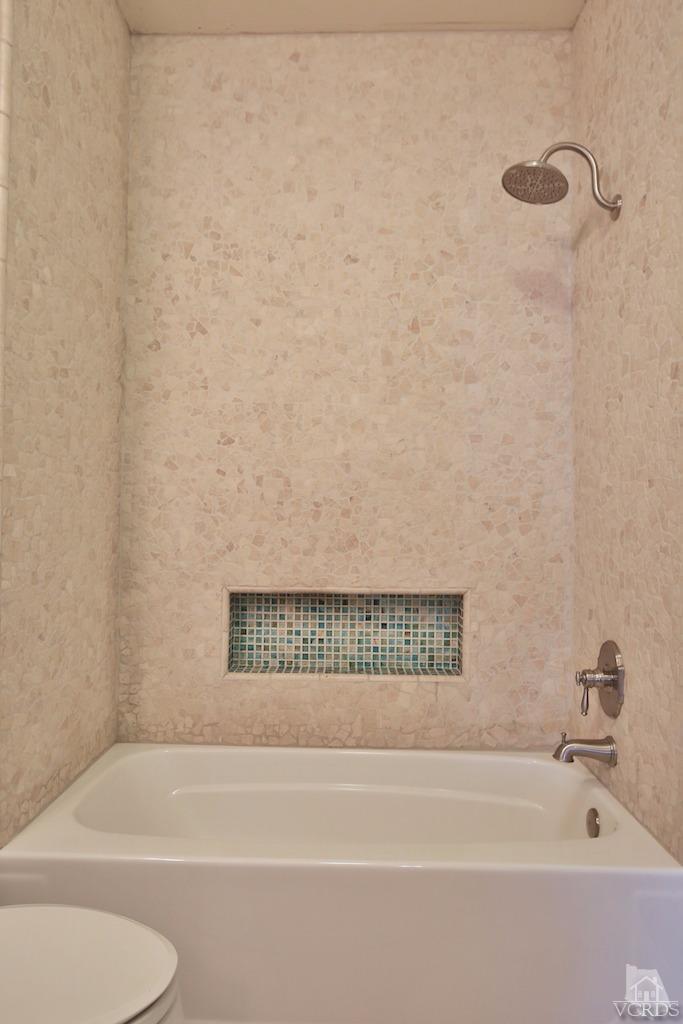 4241 Rusticview Court Moorpark, CA 93021 - Photo 22 of 26 a bathroom with a bathtub and a toilet