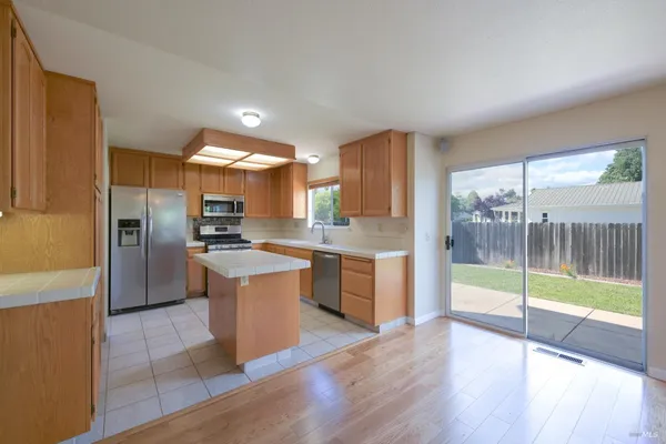 $779,000 | 9662 Dawn Way, Windsor, CA 95492