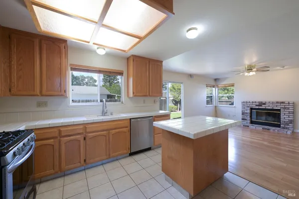 $779,000 | 9662 Dawn Way, Windsor, CA 95492