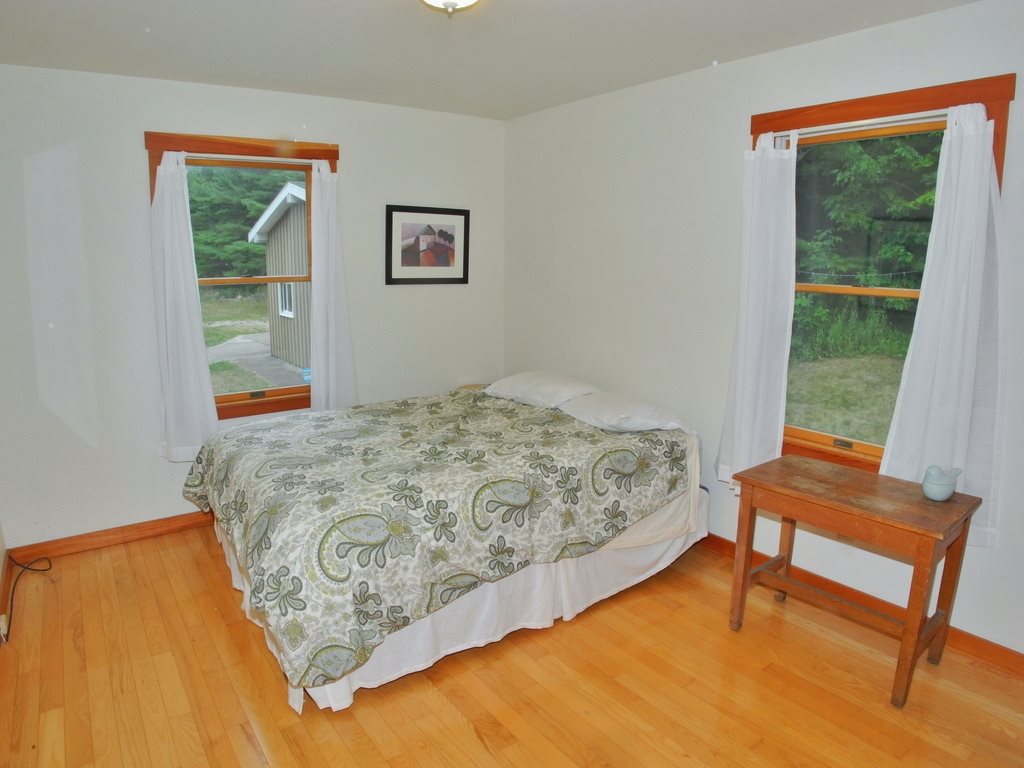 543 South Stony Point Road Suttons Bay, MI 49682 - Photo 19 of 27 1821979-18.JPG