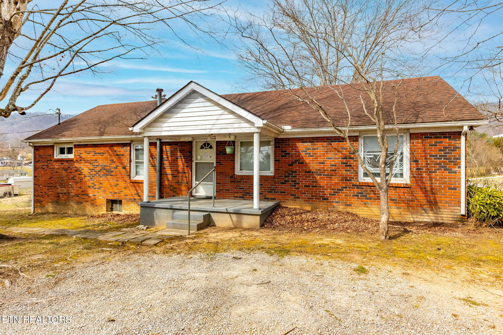 106 Butter And Egg Road Jacksboro, TN 37757 - Photo 2 of 31 2-web-or-mls-3F1A8723-HDR