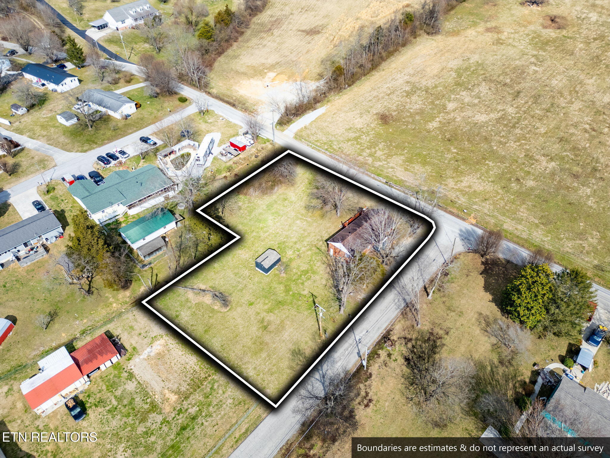 106 Butter And Egg Road Jacksboro, TN 37757 - Photo 3 of 31 30-web-or-mls-DJI_0565-HDR - wht ln