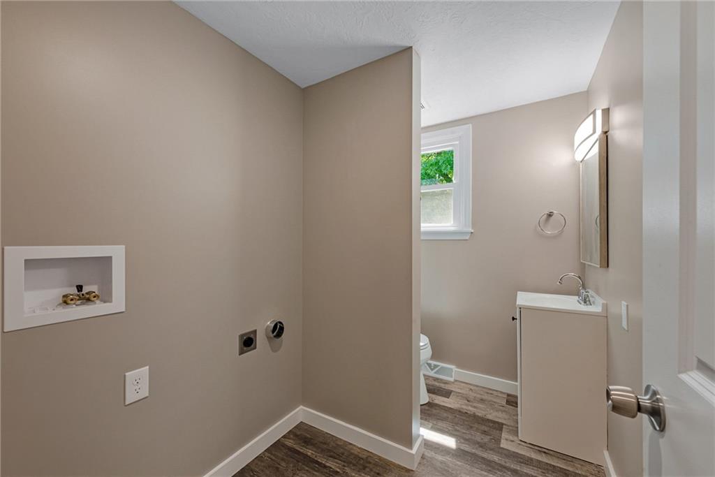 166 McConnell Road McDonald, PA 15057 - Photo 10 of 25 a bathroom with a window