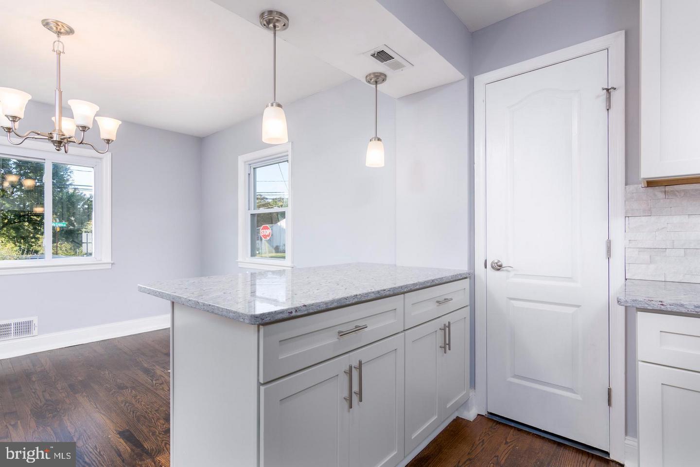 342 Holy Cross Road Baltimore, MD 21225 - Photo 4 of 19 Gallery Image 4