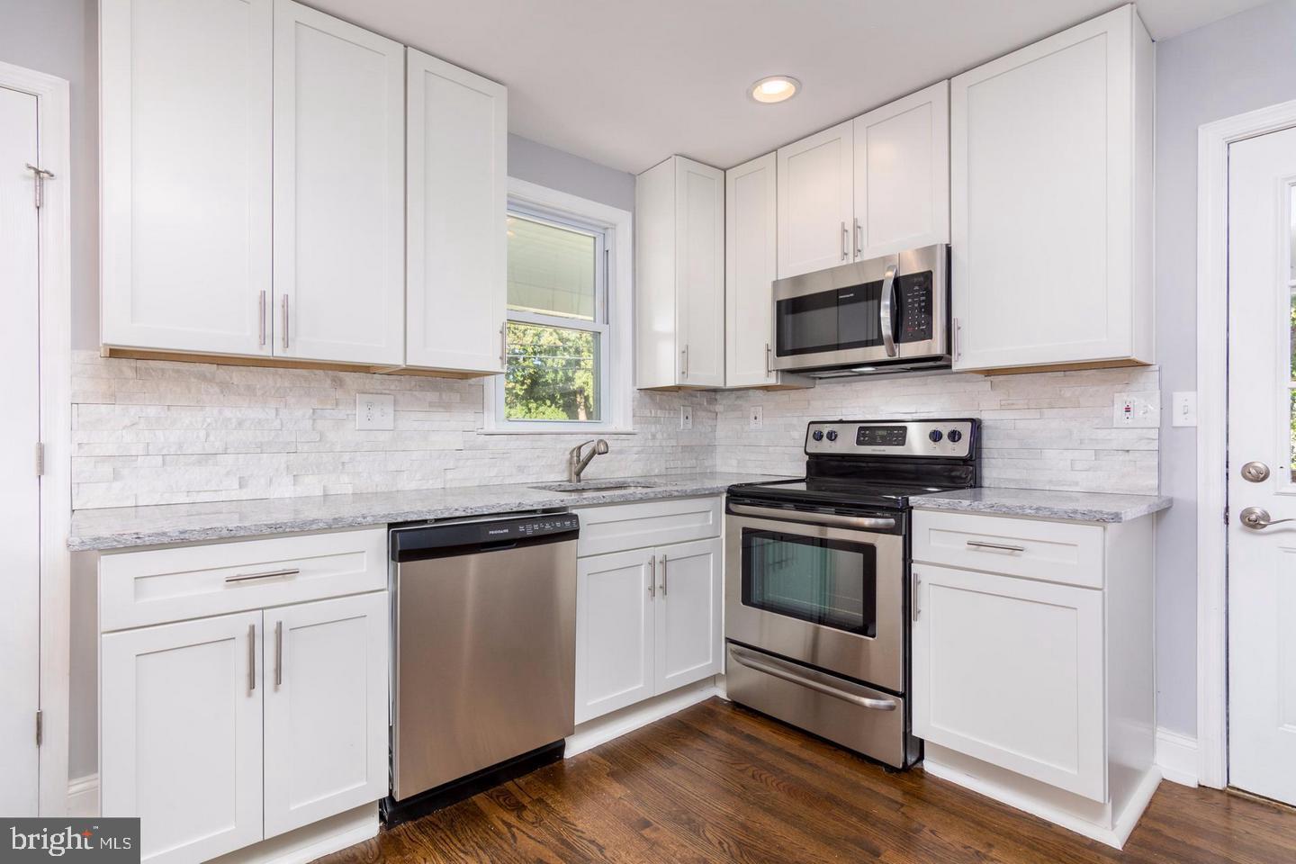 342 Holy Cross Road Baltimore, MD 21225 - Photo 5 of 19 Gallery Image 5