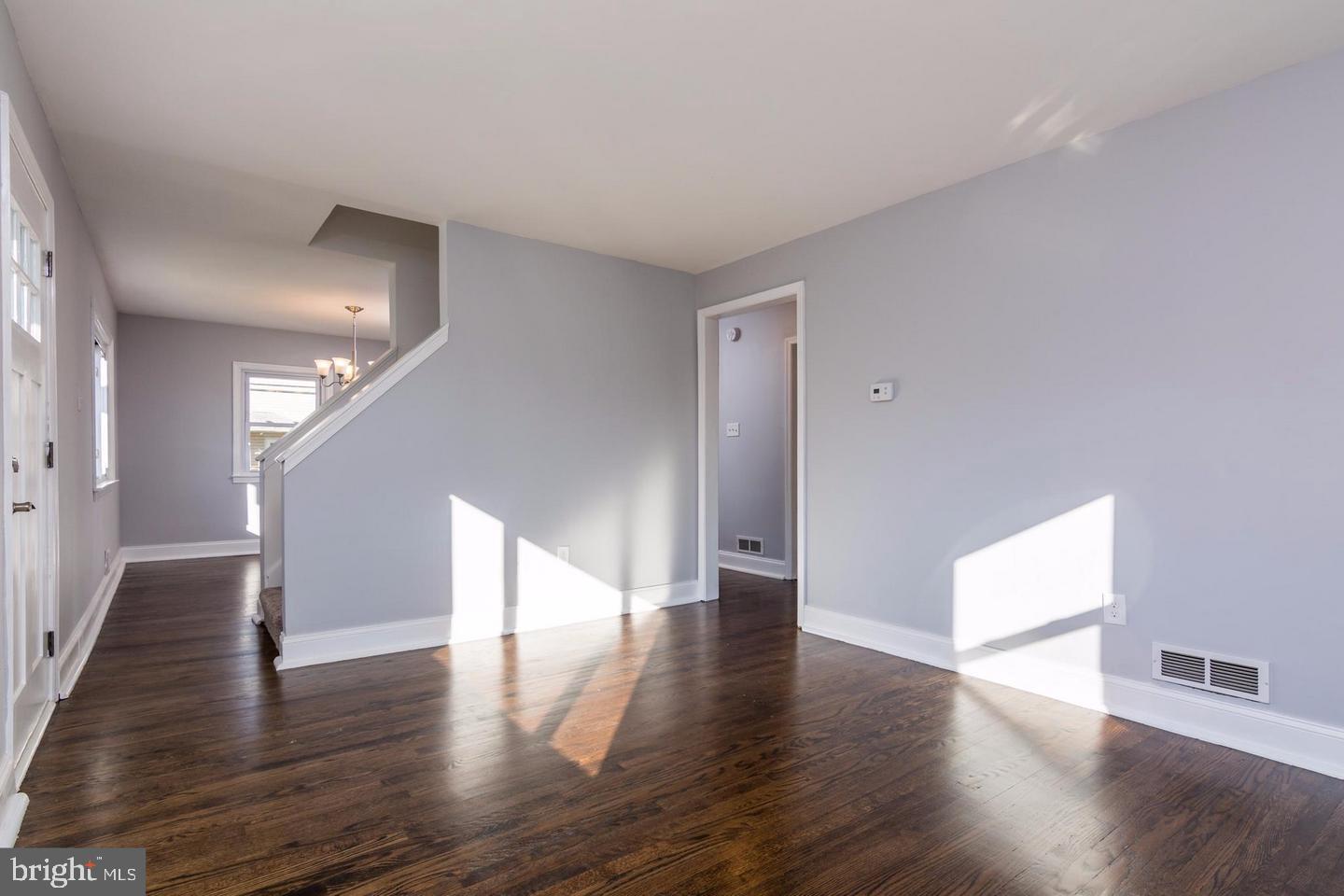 342 Holy Cross Road Baltimore, MD 21225 - Photo 9 of 19 LIVING ROOM