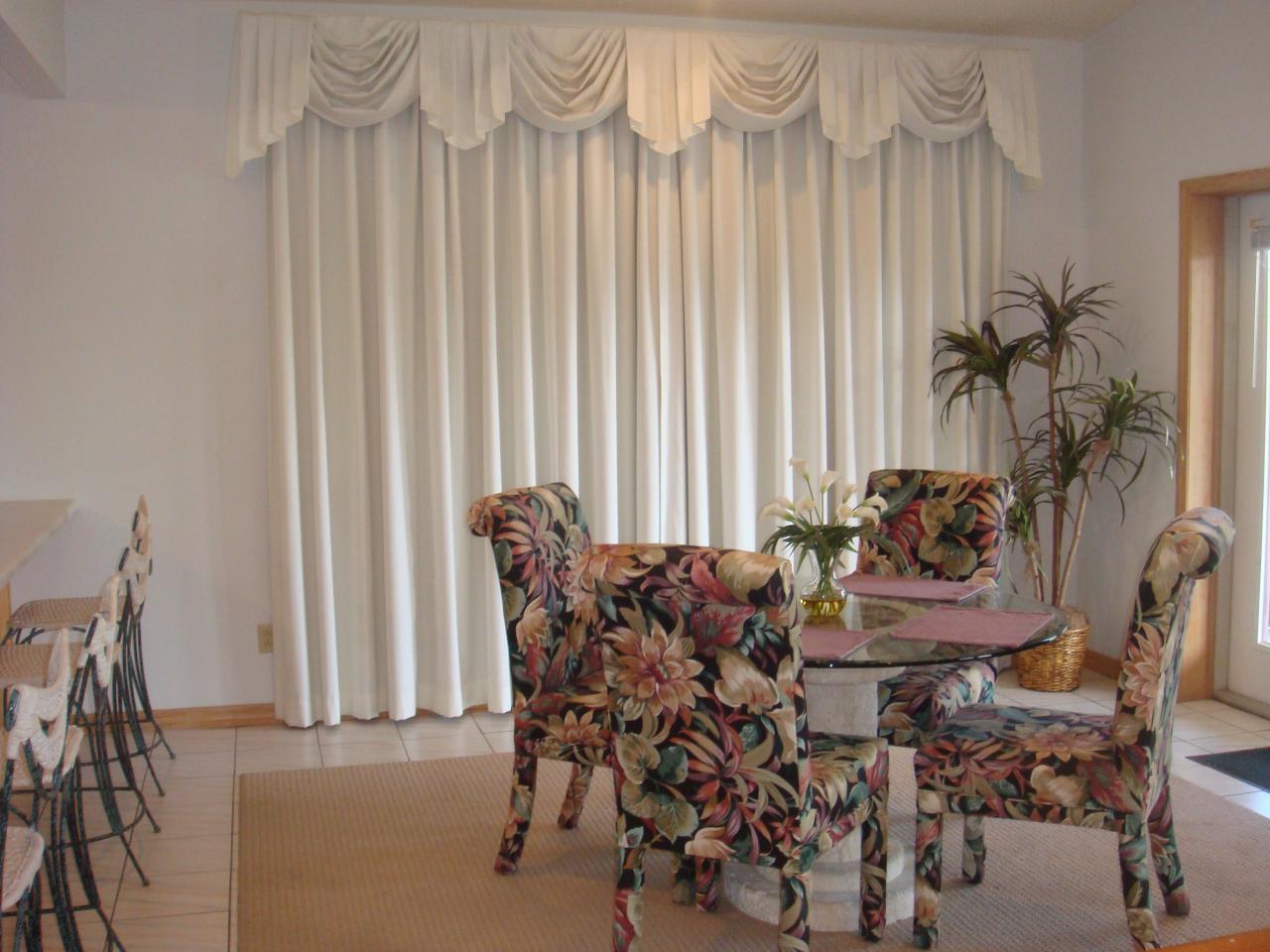 405 3rd Street Key Largo, FL 33037 - Photo 3 of 15 Open Dining Area