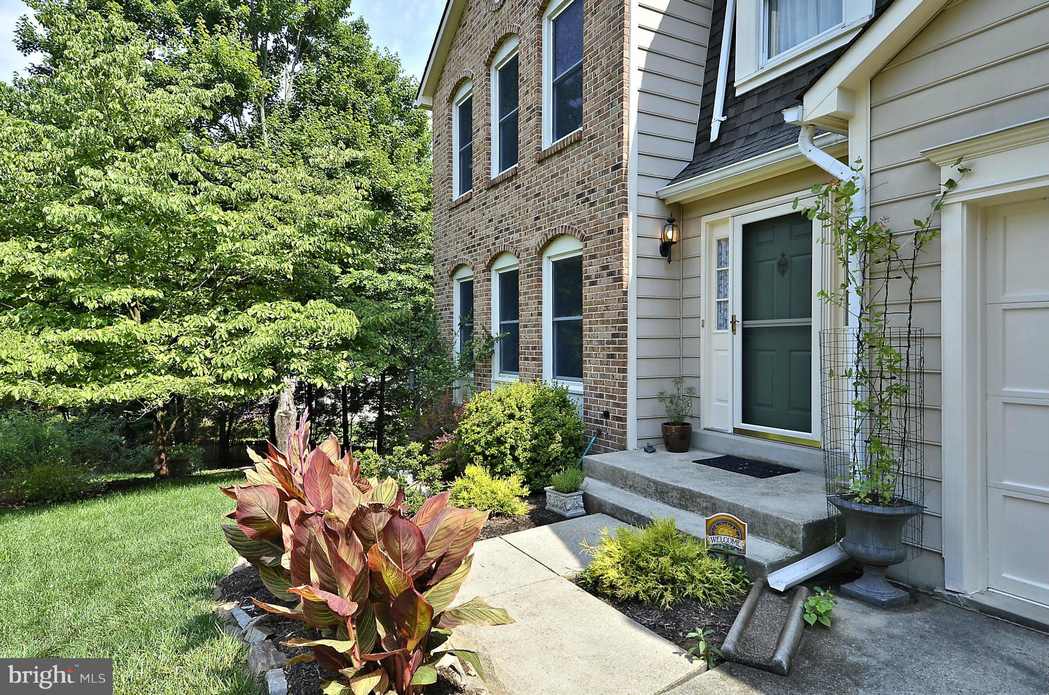 500 Ridgewell Way Silver Spring, MD 20902 - Photo 4 of 30 Front Walk