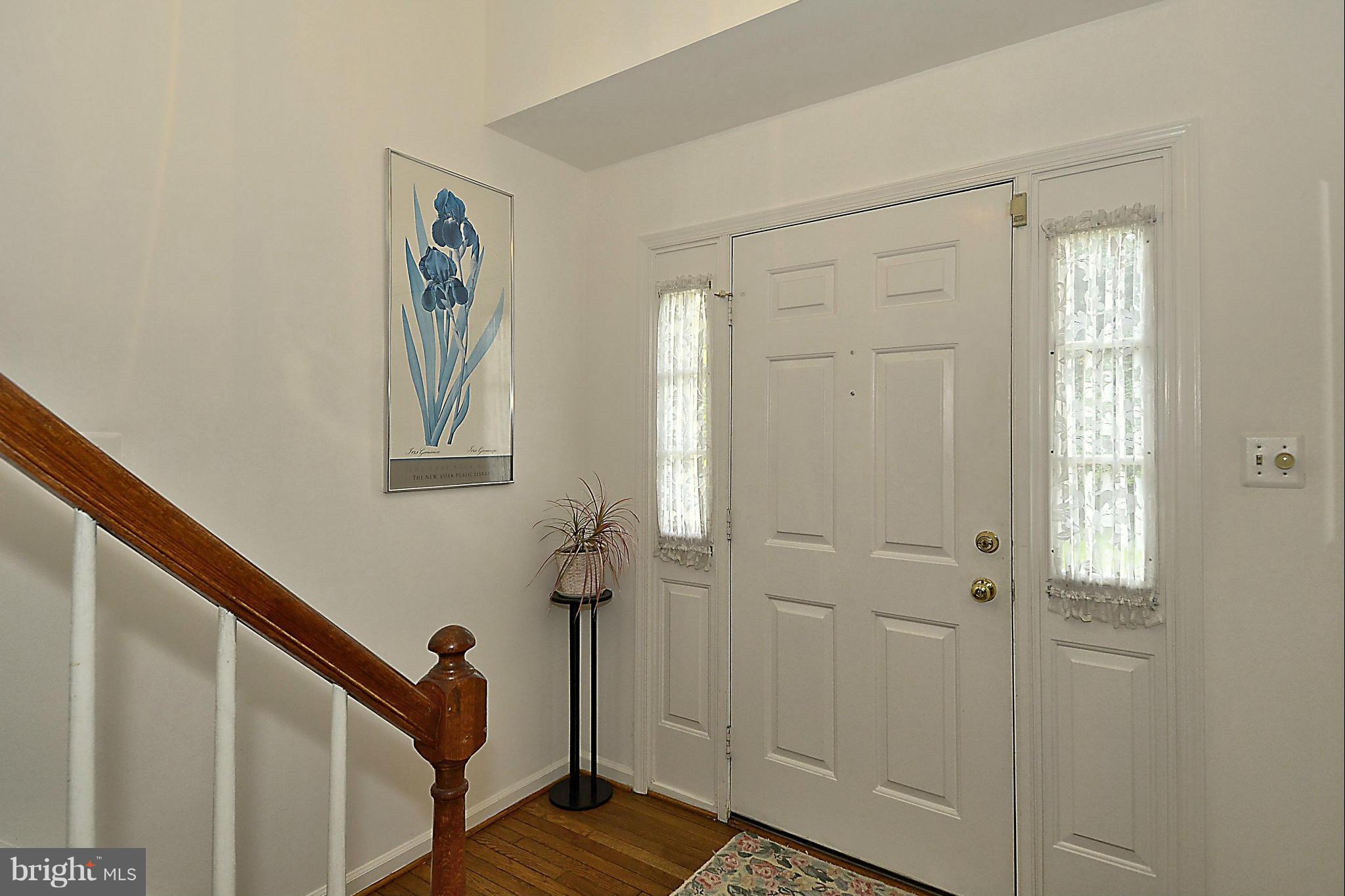 500 Ridgewell Way Silver Spring, MD 20902 - Photo 5 of 30 Entry Area