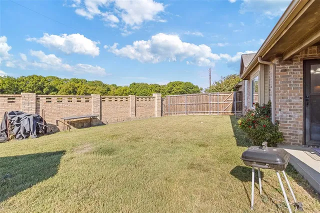 $289,000 | 204 Trinity Drive, Lancaster, TX 75146