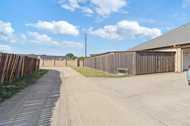 $289,000 | 204 Trinity Drive, Lancaster, TX 75146