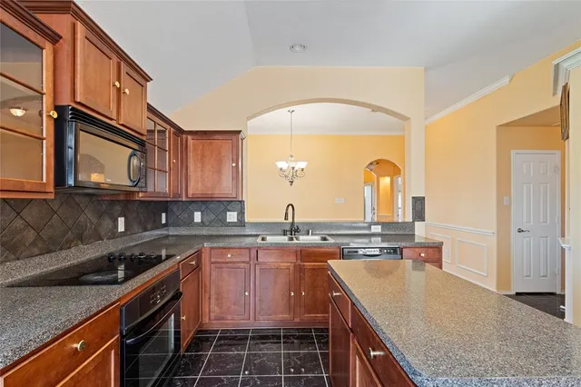 $289,000 | 204 Trinity Drive, Lancaster, TX 75146