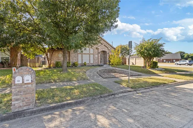 $289,000 | 204 Trinity Drive, Lancaster, TX 75146