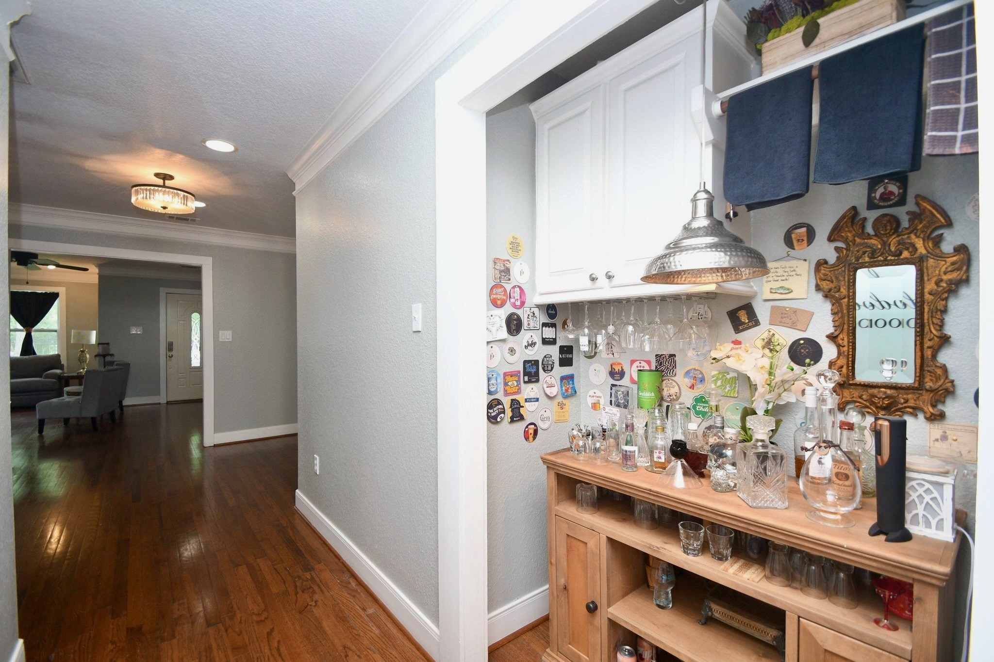 614 West 28th Street Houston, TX 77008 - Photo 20 of 25 Dry bar for entertaining family and friends!