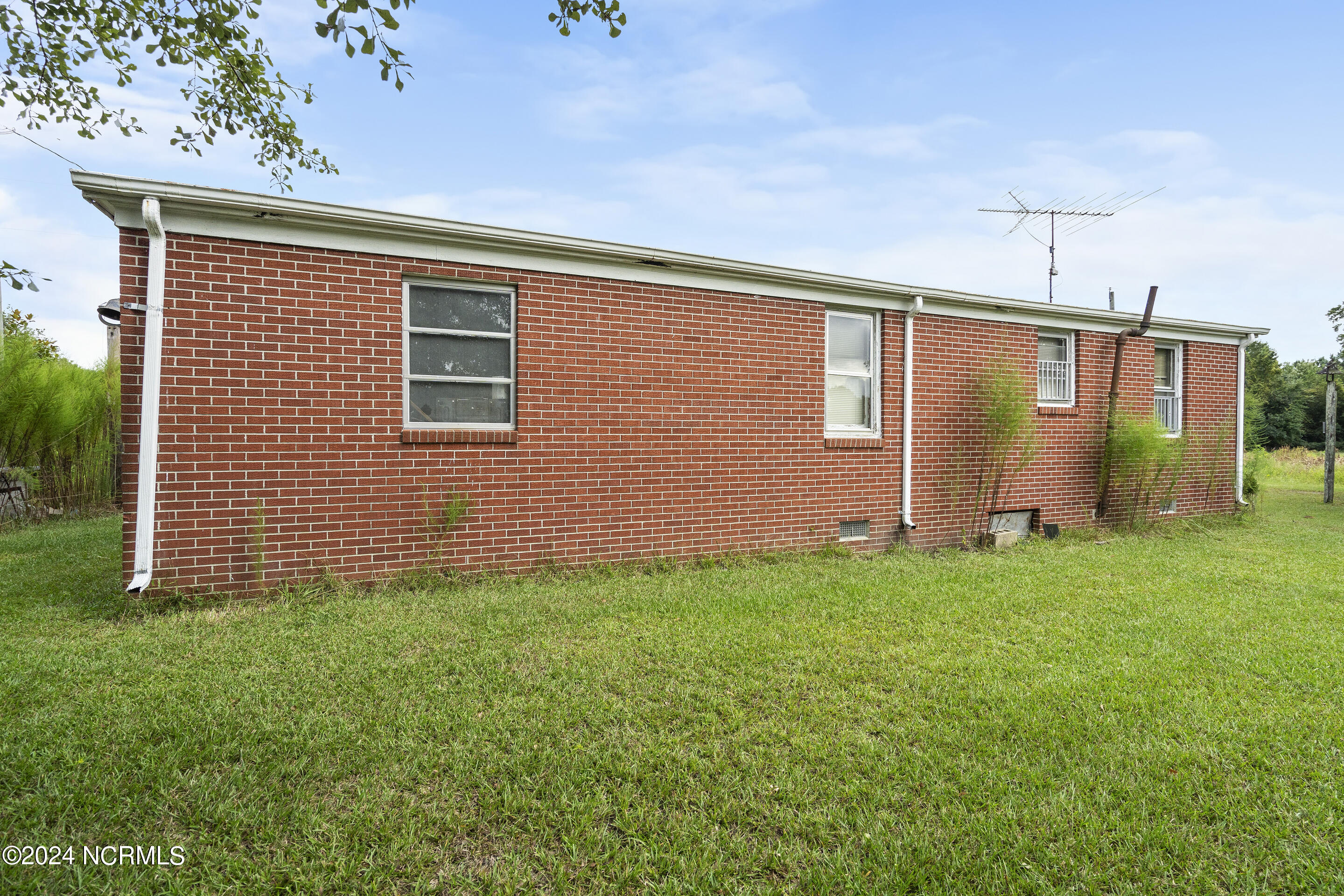 213 Mutt Griffin Road Pink Hill, NC 28572 - Photo 26 of 33 Rear View