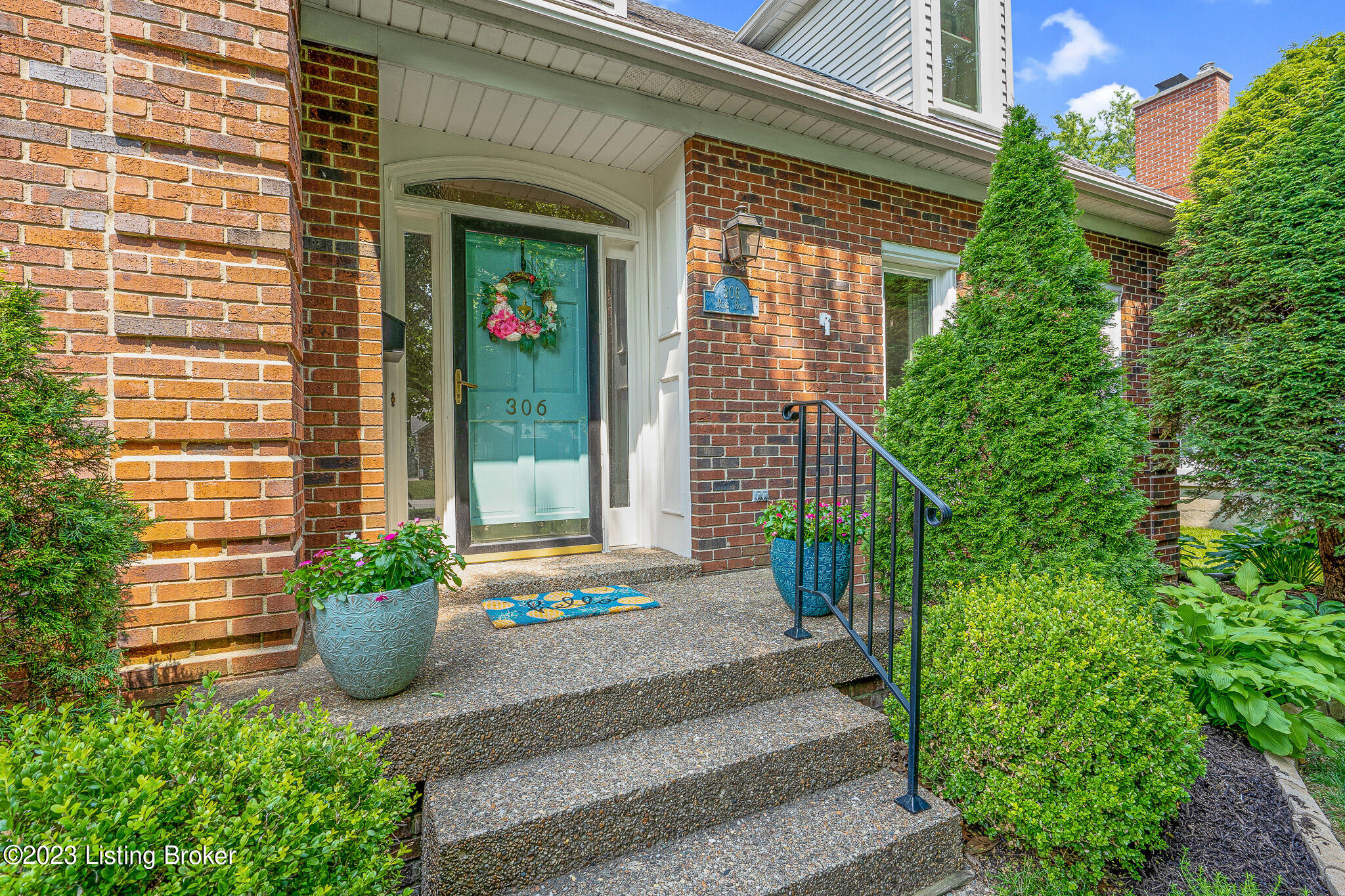 306 Ring Road Louisville, KY 40207 - Photo 8 of 70 08 front