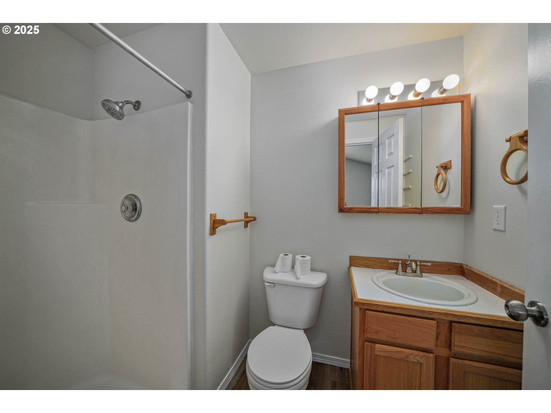 1033 E Street Independence, OR 97351 - Photo 18 of 36 a bathroom with a toilet sink and mirror