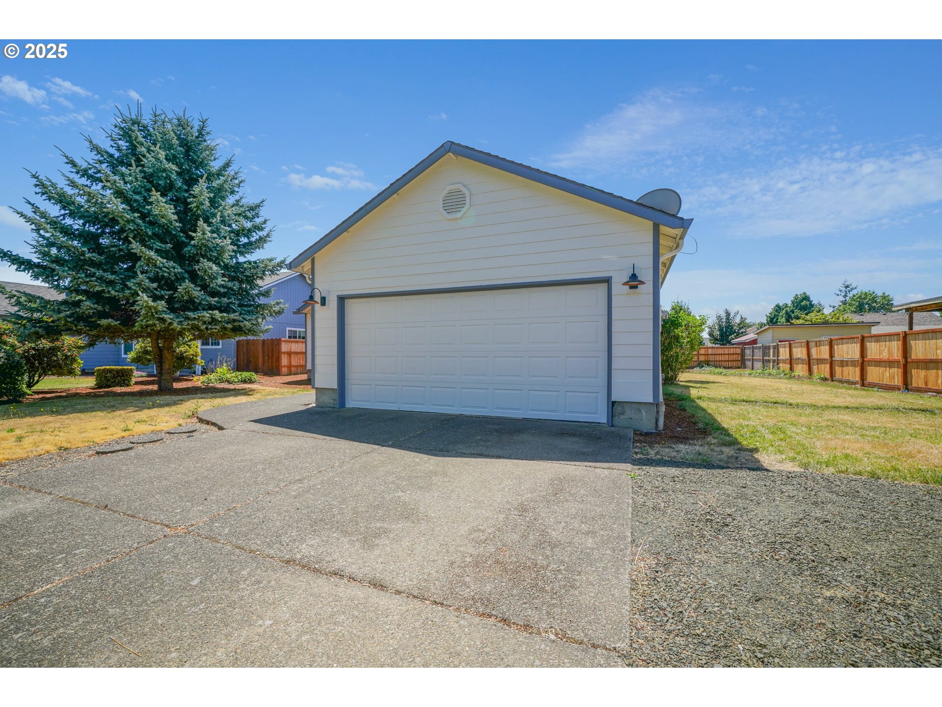 1033 E Street Independence, OR 97351 - Photo 2 of 36 a view of outdoor space yard and front view of a house