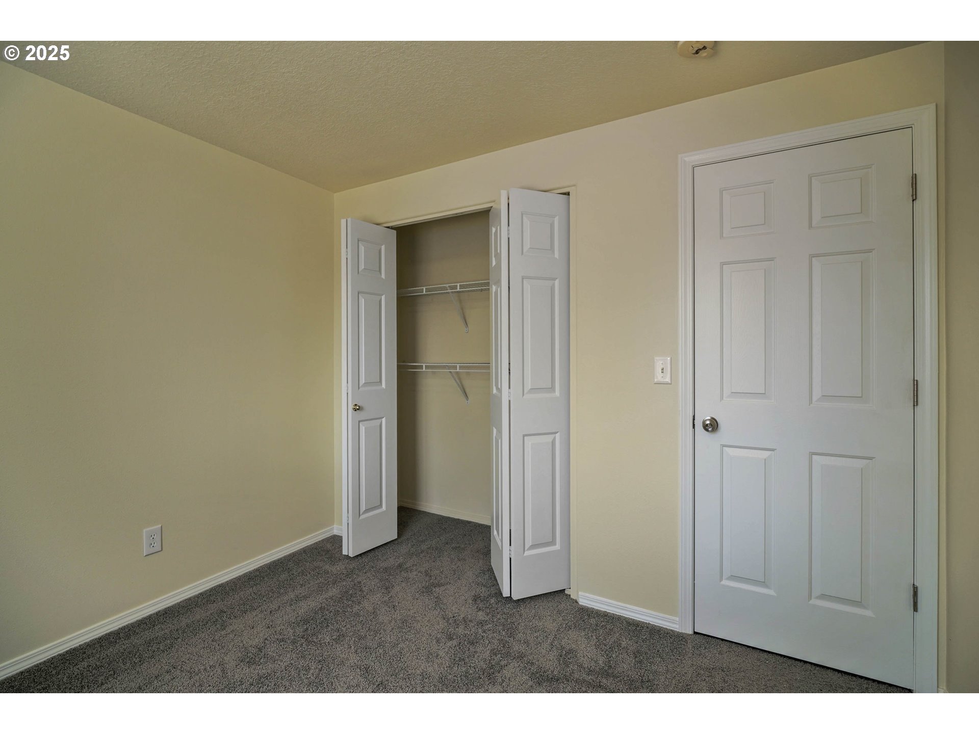 1033 E Street Independence, OR 97351 - Photo 22 of 36 a view of an empty room