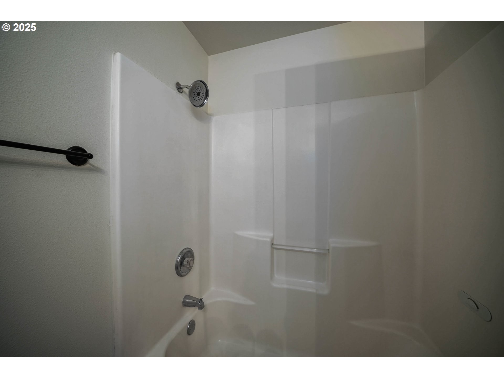 1033 E Street Independence, OR 97351 - Photo 25 of 36 a bathroom with a shower