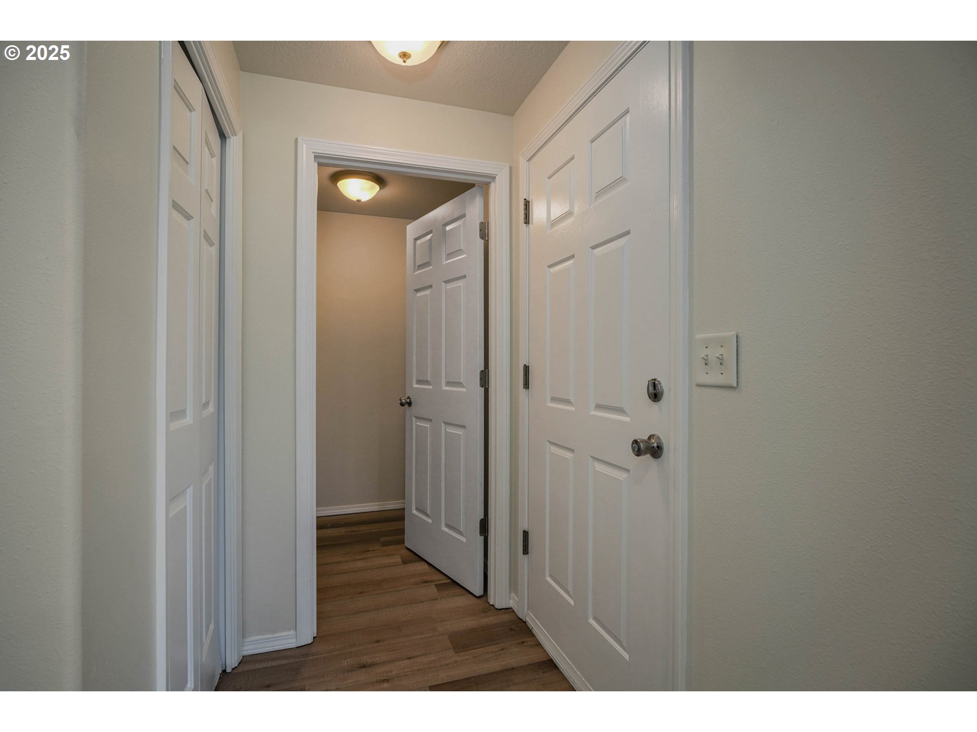 1033 E Street Independence, OR 97351 - Photo 26 of 36 a view of a bathroom from a hallway