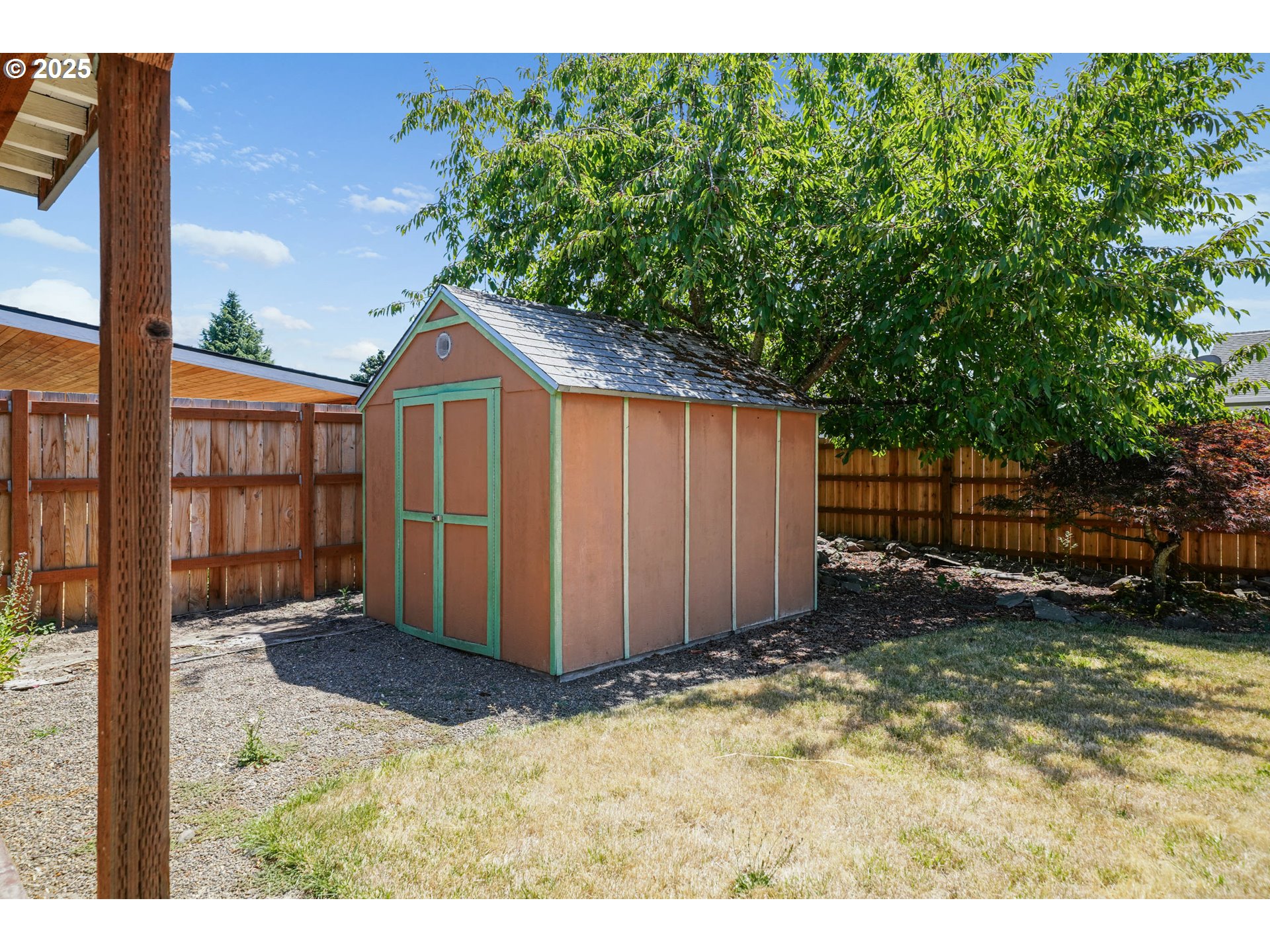 1033 E Street Independence, OR 97351 - Photo 30 of 36 a backyard of a house with a small barn