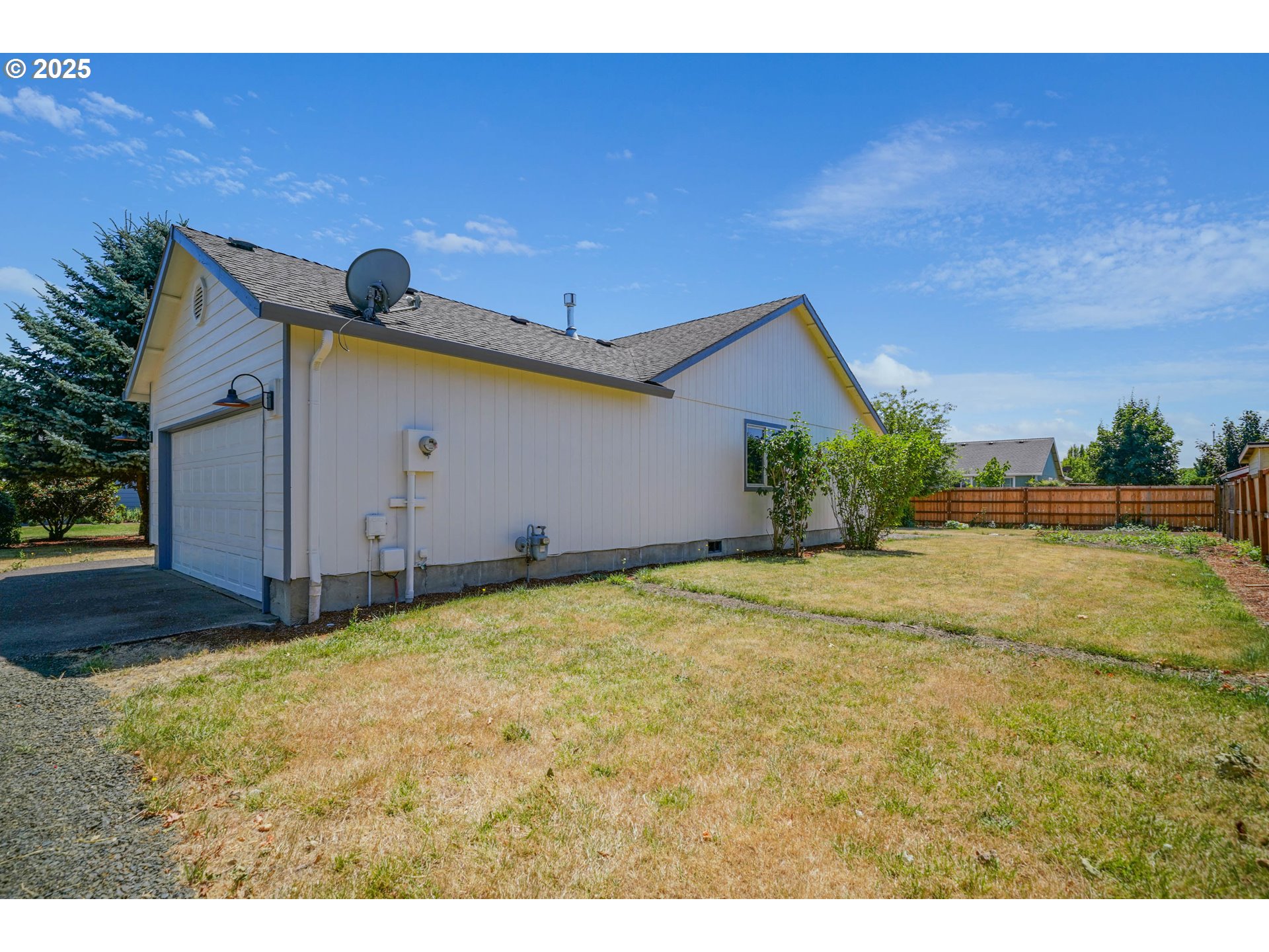 1033 E Street Independence, OR 97351 - Photo 36 of 36 a view of outdoor space and yard