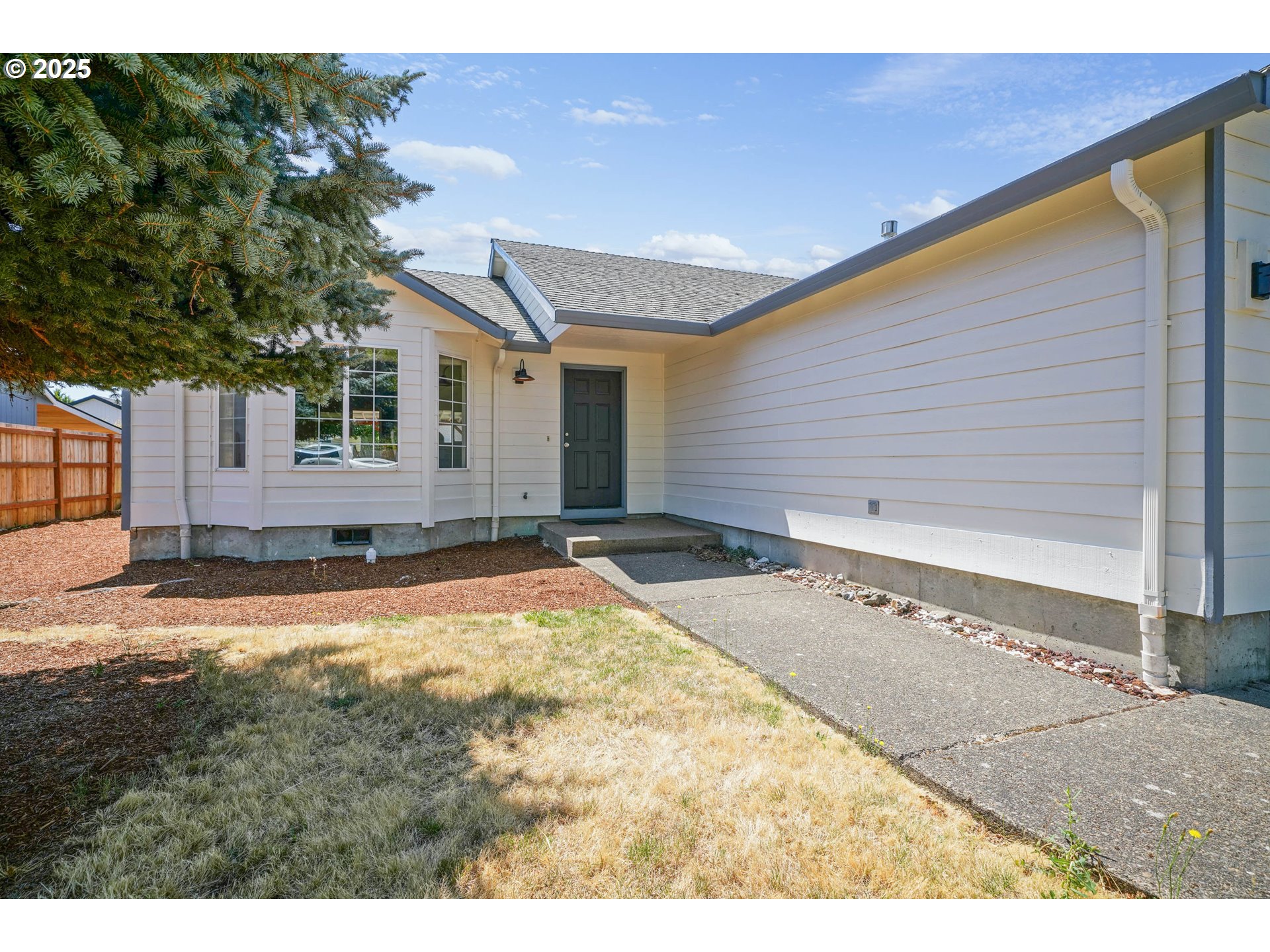 1033 E Street Independence, OR 97351 - Photo 4 of 36 a view of back yard of the house
