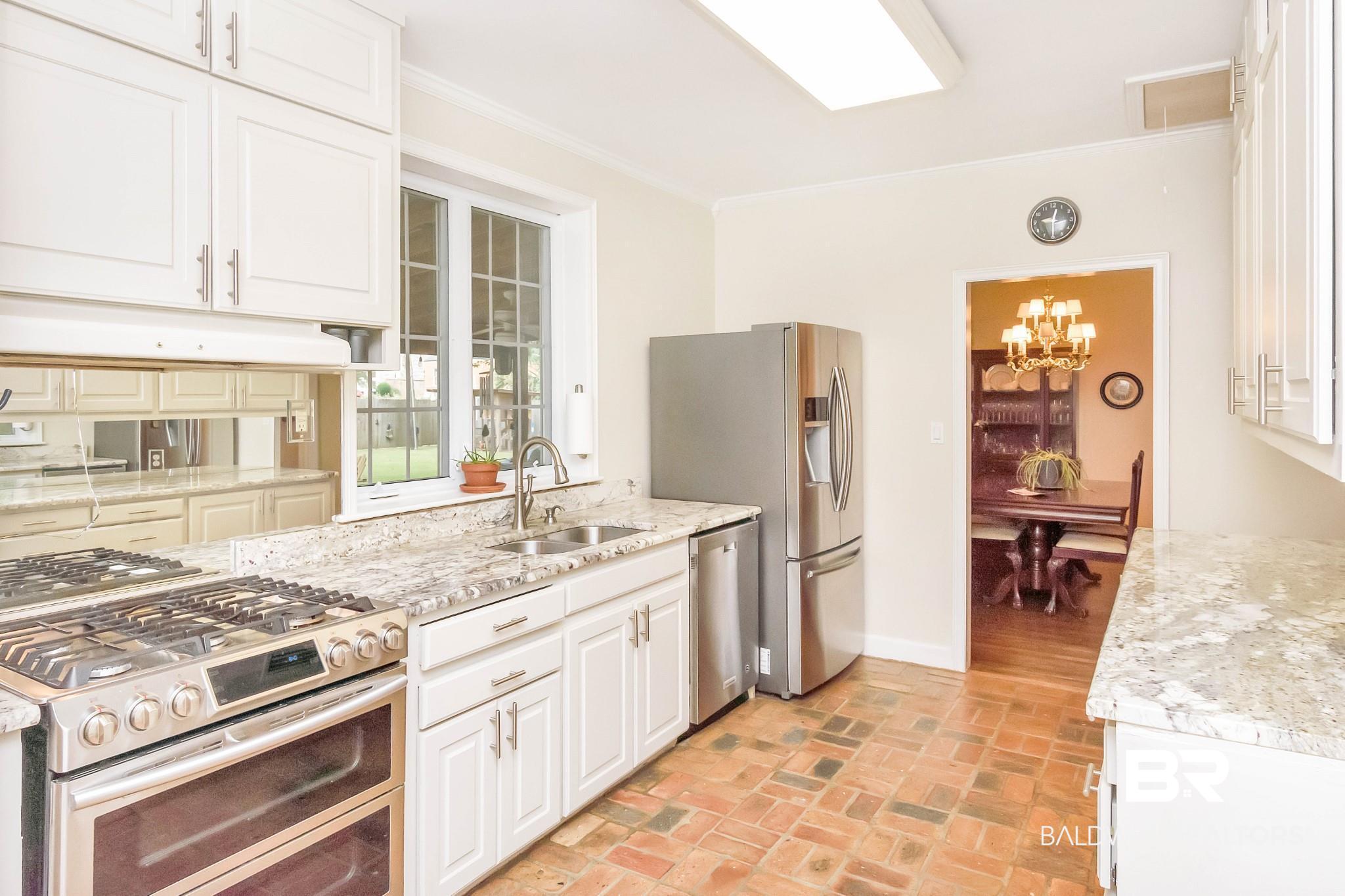 255 Woodlands Avenue Mobile, AL 36607 - Photo 9 of 34