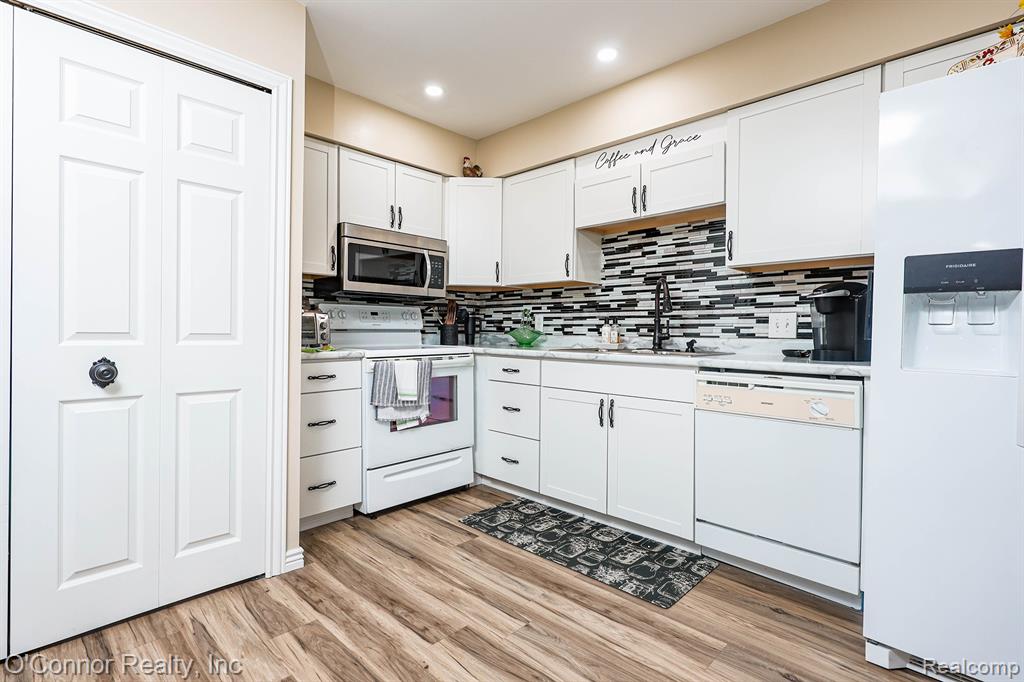 1700 River Road, Unit 10 Marysville, MI 48040 - Photo 7 of 28