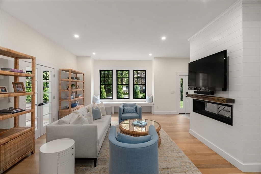 283 Walnut Street Wellesley, MA 02481 - Photo 5 of 33