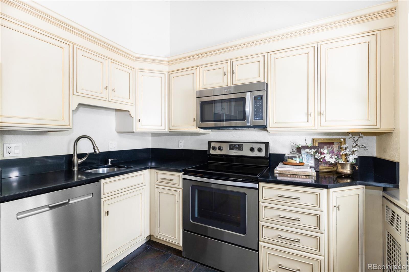 707 North Washington Street, Unit B Denver, CO 80203 - Photo 16 of 49