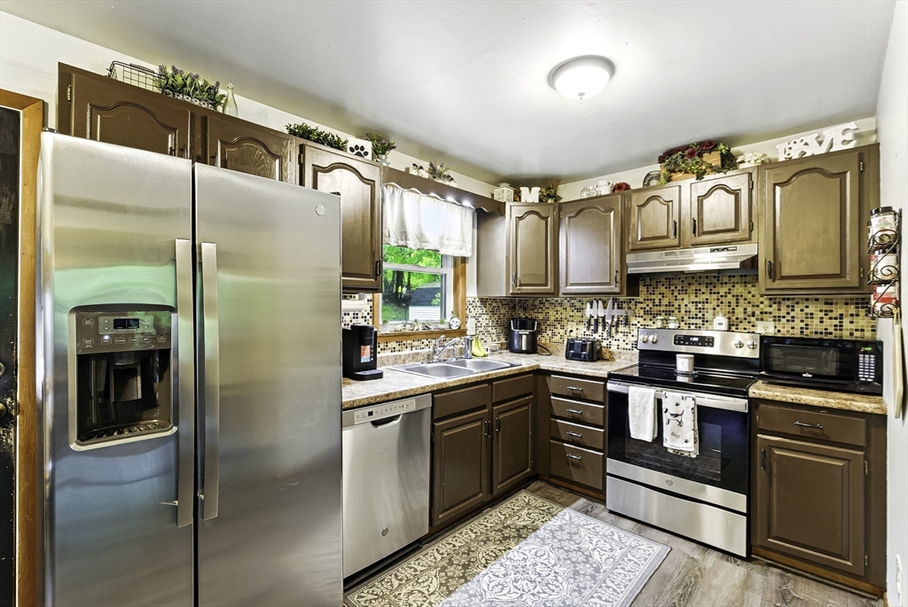 2 Oswald Street Worcester, MA 01607 - Photo 8 of 23 Gallery Image 8