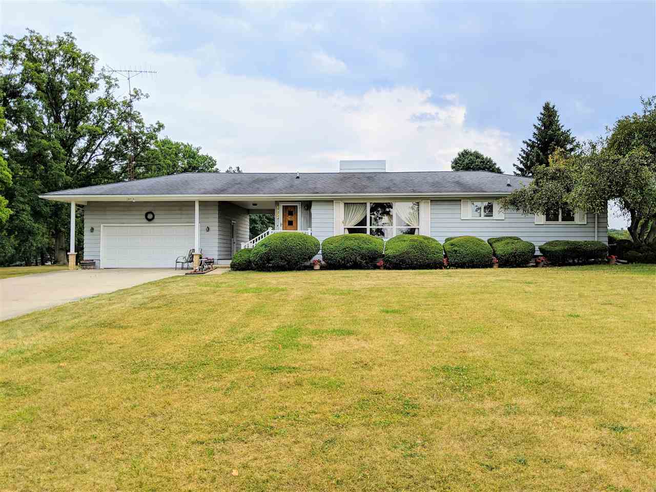 1998 East Bennington Road Owosso, MI 48867 - Photo 1 of 19 31390788.JPG