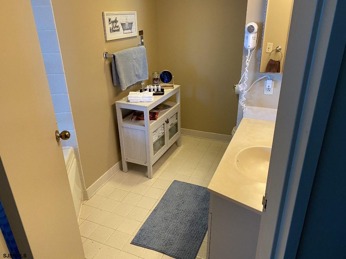 1515 Boardwalk, Unit 2805 Atlantic City, NJ 08401 - Photo 12 of 16 a utility room with dryer and washer