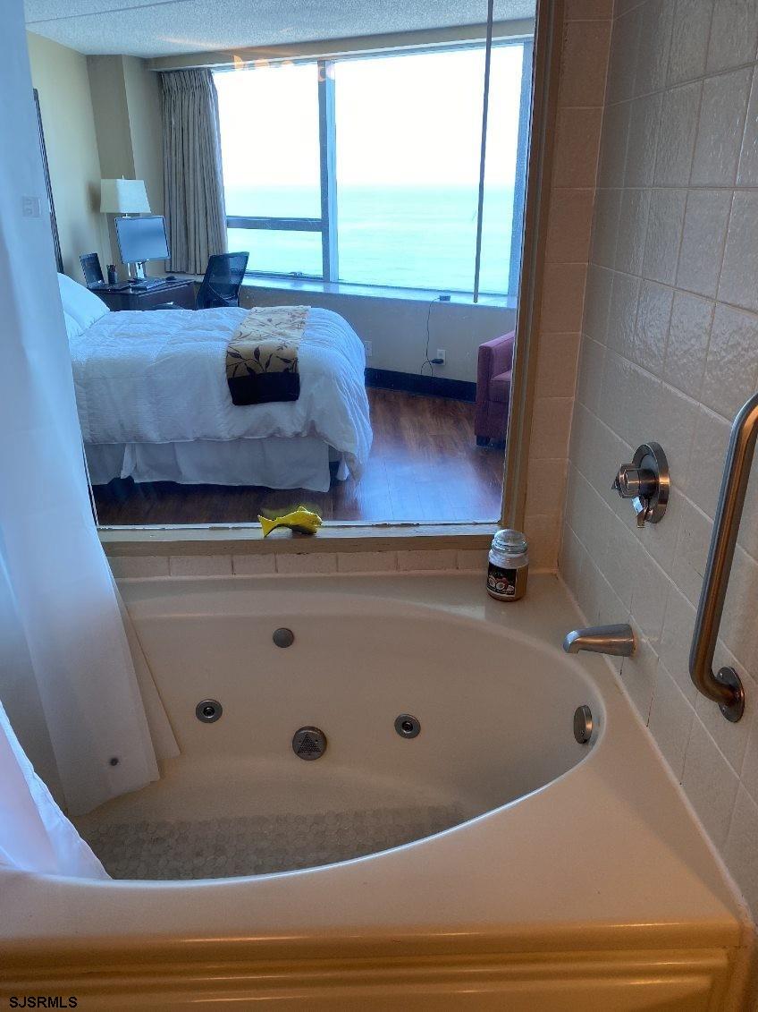 1515 Boardwalk, Unit 2805 Atlantic City, NJ 08401 - Photo 14 of 16 a bathroom with a tub