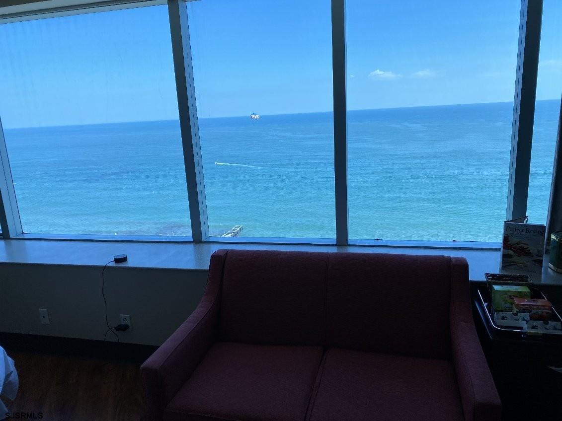 1515 Boardwalk, Unit 2805 Atlantic City, NJ 08401 - Photo 9 of 16 a room with a chair