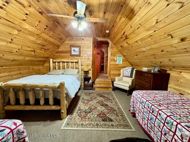 a view of entryway with livingroom