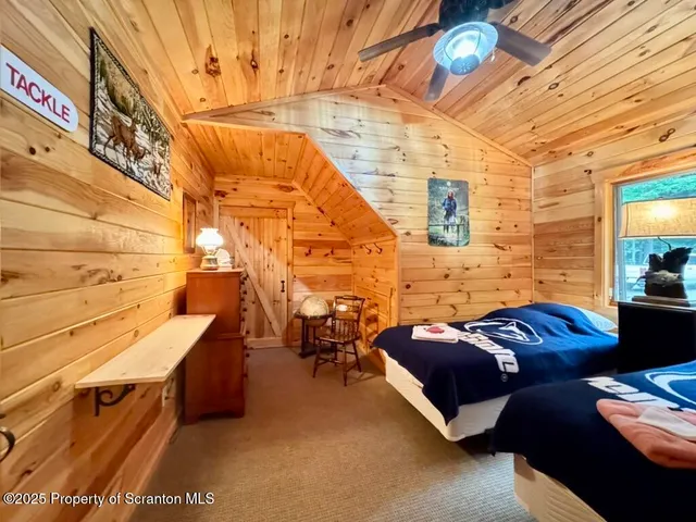 a view of livingroom with furniture