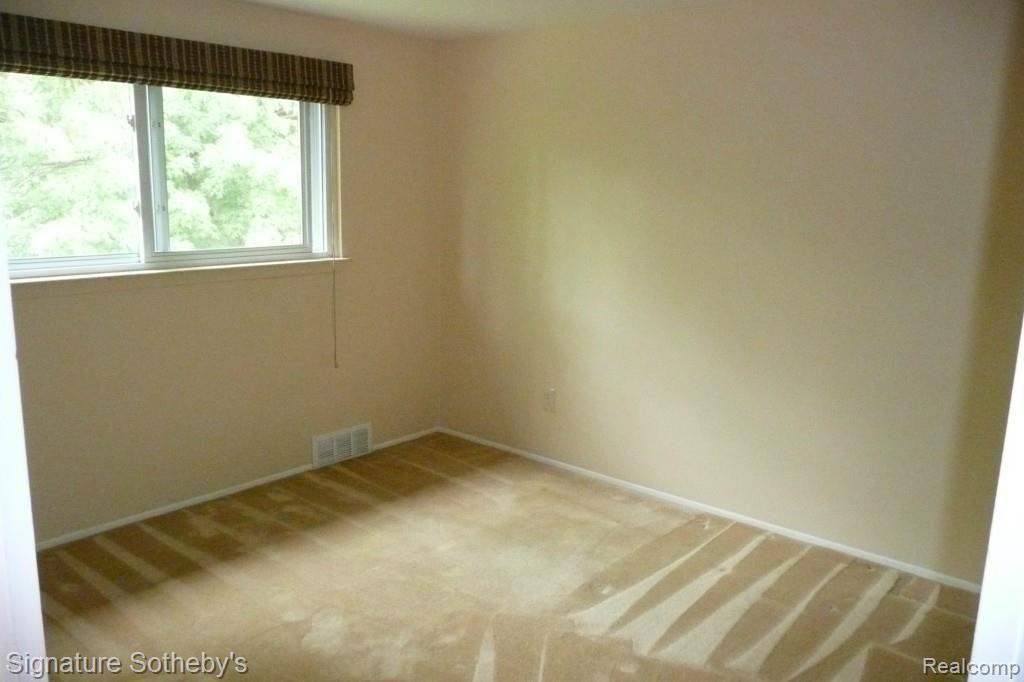 29988 Rambling Road Southfield, MI 48076 - Photo 18 of 29 3rd Bedroom