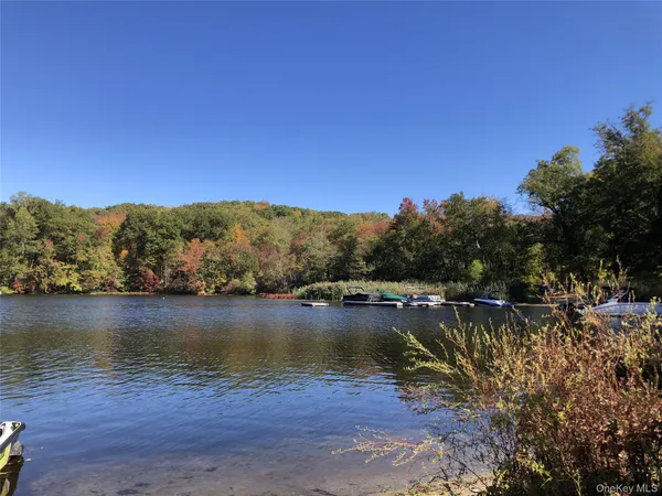 $444,000 | 40 Chippewa Road, Putnam Valley, NY 10579