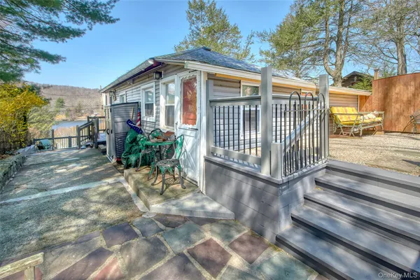 $444,000 | 40 Chippewa Road, Putnam Valley, NY 10579