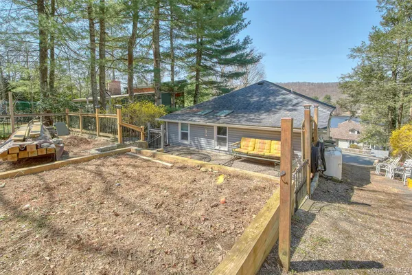$444,000 | 40 Chippewa Road, Putnam Valley, NY 10579