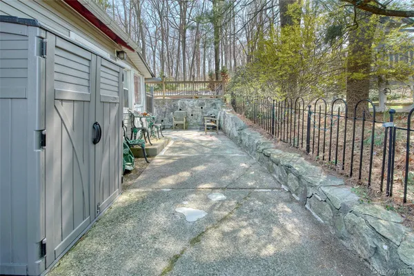 $444,000 | 40 Chippewa Road, Putnam Valley, NY 10579